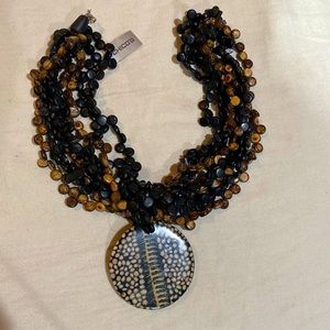 Chico necklace wooden beads and pendant.